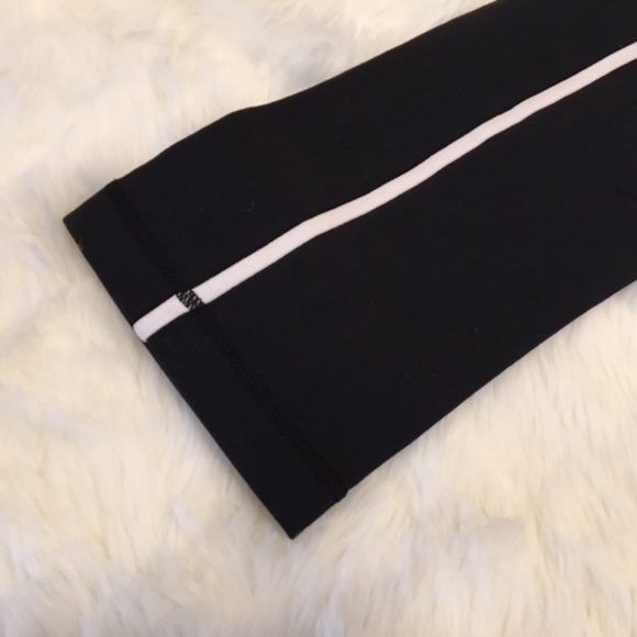 Lululemon Capri Pants Leggings Black White Stripe - Picture 6 of 7